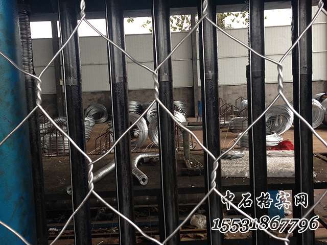 雙絞三擰熱鍍鋅賓格網(wǎng)石籠.jpg