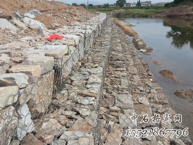 護(hù)岸鉛絲石籠.jpg 護(hù)岸鉛絲石籠.jpg